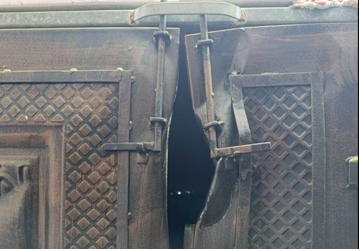 جنود الاحتلال يدمرون منازل المواطنين التي اقتحمتها في ديراستيا قضاء سلفيت وعناتا قضاء القدس.