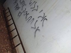 مستوطنون يهاجمون عين يبرود ويحرقون مركبات