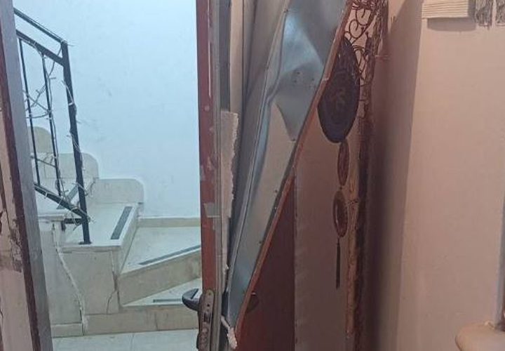 جنود الاحتلال يدمرون منازل المواطنين التي اقتحمتها في ديراستيا قضاء سلفيت وعناتا قضاء القدس.