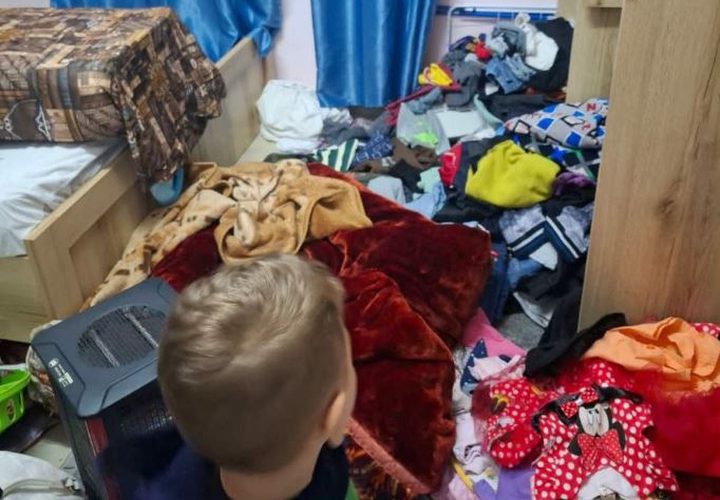 جنود الاحتلال يدمرون منازل المواطنين التي اقتحمتها في ديراستيا قضاء سلفيت وعناتا قضاء القدس.