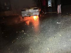 مستوطنون يهاجمون عين يبرود ويحرقون مركبات