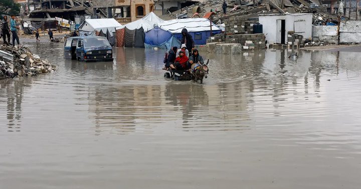 منذ بدء المنخفضات الجوية.. انهيار 17 بناية وغرق 90% من مراكز الإيواء في غزة