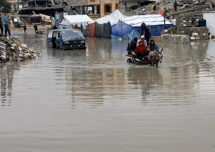 منذ بدء المنخفضات الجوية.. انهيار 17 بناية وغرق 90% من مراكز الإيواء في غزة