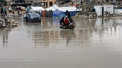 منذ بدء المنخفضات الجوية.. انهيار 17 بناية وغرق 90% من مراكز الإيواء في غزة