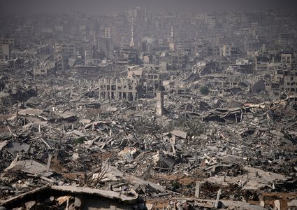 انهيار منازل بغزة نتيجة المنخفض والاحتلال يواصل خروقات اتفاق وقف إطلاق النار