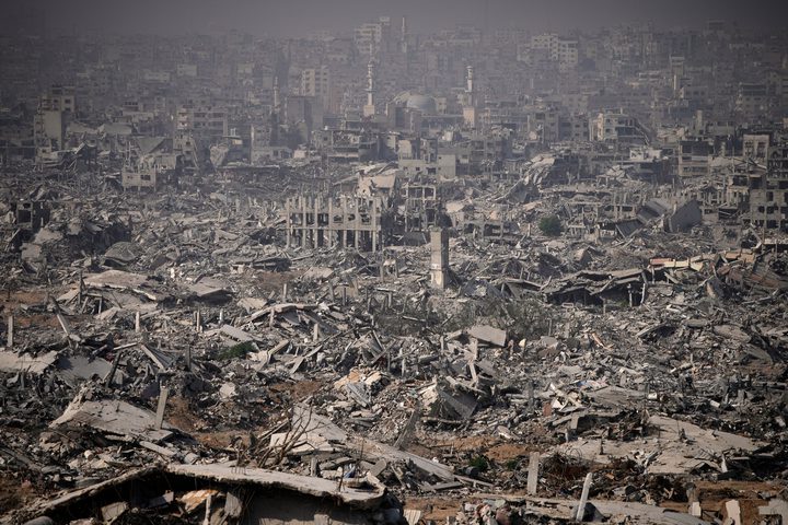 انهيار منازل بغزة نتيجة المنخفض والاحتلال يواصل خروقات اتفاق وقف إطلاق النار