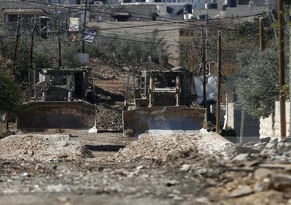 الاحتلال يعرقل دخول الأهالي إلى مخيم نور شمس لإخلاء مقتنياتهم قبل هدم منازلهم