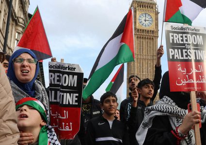 بريطانيا توقف 5 أشخاص خلال مظاهرة داعمة لفلسطين بسبب شعارات تدعو إلى "الانتفاضة"