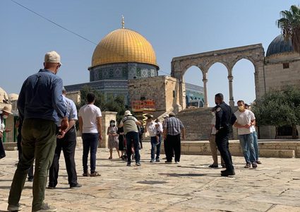 القدس تحذر من قانون إسرائيلي يجرم التدخل في الممارسات الدينية بالأماكن العامة