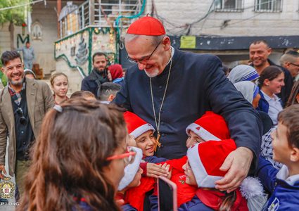 بالصور: بطريرك القدس للاتين يزور غزة بمناسبة عيد الميلاد