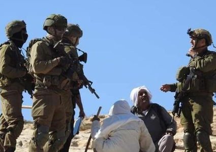 إصابة شاب بجروح إثر اعتداء المستوطنين عليه في الخليل