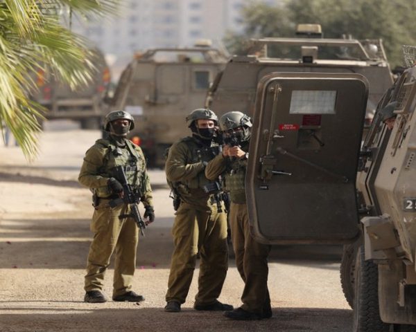 الاحتلال يقتحم بلدة الزاوية ويشن حملة مداهمات واسعة