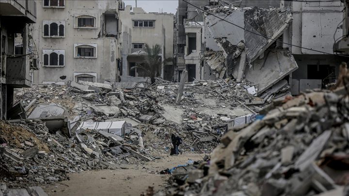 انهيار مبنيين متضررين من قصف سابق للاحتلال بمدينة غزة