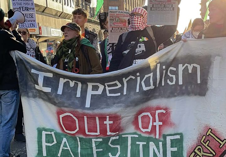 غلاسكو 
مظاهرة حاشدة دعما لفلسطين ووقف الابادة الجماعية في غزة التي ينفذها الاحتلال الاسرائيلي.
رفع المتظاهرون أعلام فلسطين وصور ضحايا الابادة الجماعية في غزة من أطفال ونساء وشيوخ.
وصور للخيام والحالة الماساوية التي يعيشها سكان غزة
الكل يردد الحرية الحرية لفلسطين