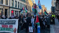 غلاسكو 
مظاهرة حاشدة دعما لفلسطين ووقف الابادة الجماعية في غزة التي ينفذها الاحتلال الاسرائيلي.
رفع المتظاهرون أعلام فلسطين وصور ضحايا الابادة الجماعية في غزة من أطفال ونساء وشيوخ.
وصور للخيام والحالة الماساوية التي يعيشها سكان غزة
الكل يردد الحرية الحرية لفلسطين