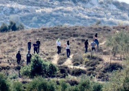 مستوطنون يقتحمون تل ماعين الأثري في بادية يطا