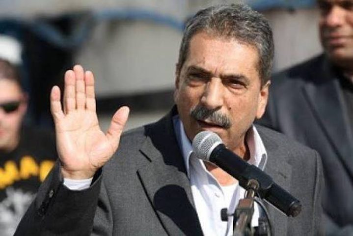 الطيراوي يطالب بإبعاد “تمكين” عن ملف الأسرى ويحذر من تشويه تضحياتهم