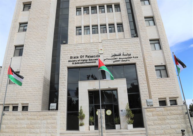 "التعليم العالي" تصادق على شهادات 310 من طلبة قطاع غزة المُقيمين في مصر