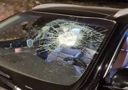 مستوطنون يهاجمون مركبات المواطنين قرب المنيا في بيت لحم