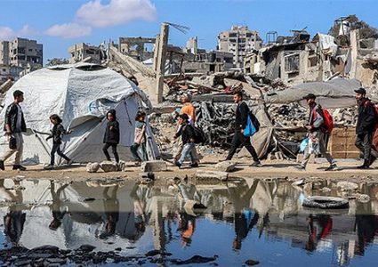 إطلاق نار على طول الخط الأصفر وانهيار مزيد من المنازل في قطاع غزة