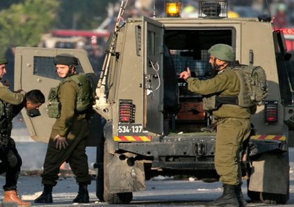 الاحتلال يشن حملة اعتقالات ومداهمات في الضفة الغربية
