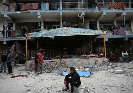 التعاون الإسلامي: استهداف الاحتلال الإسرائيلي مدرسة نازحين بغزة "انتهاك للقانون"