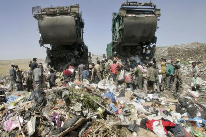 إسرائيل تحوّل أراضي بالضفة لمكبات نفايات المستوطنين