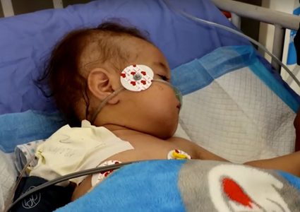 «أخشى أن أفقدها».. فشل كلوي يهدد حياة رضيعة في غزة مع غياب الأجهزة الطبية