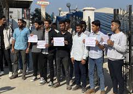 طلبة الجامعات بغزة يناشدون بضرورة بتوفير مواصلات في ظل استئناف الدراسة الوجاهية