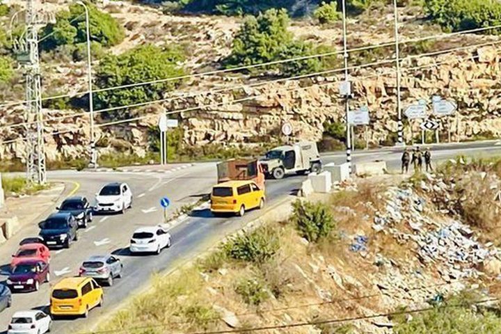 قوات الاحتلال تقتحم حي جبل الطويل وتغلق مدخل عين سينيا شمال رام الله