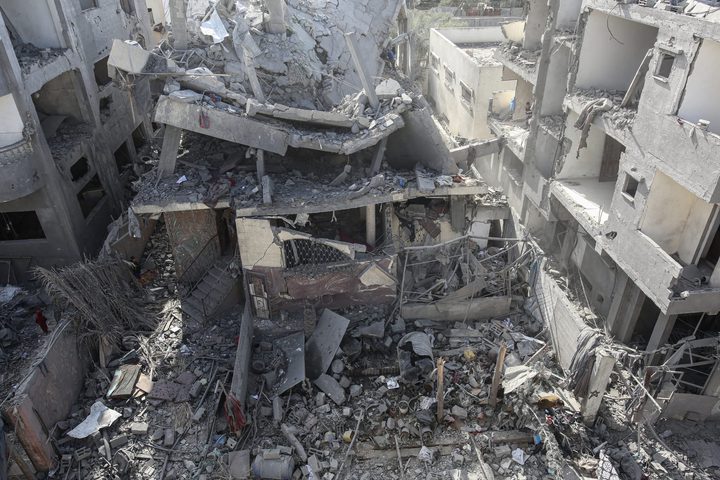 غزة: نسف منازل شرق خان يونس وقصف مدفعي وإطلاق نار شرق غزة والوسطى