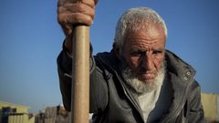 يوسف أبو حطب "الحانوتي".. دفن 18 ألف جثمان فلسطيني