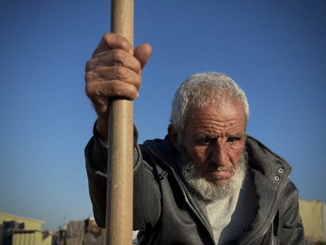 يوسف أبو حطب "الحانوتي".. دفن 18 ألف جثمان فلسطيني