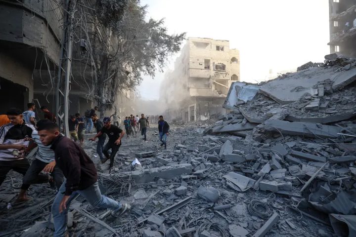 غزة: نسف منازل شرق خان يونس وقصف مدفعي وإطلاق نار شرق غزة والوسطى