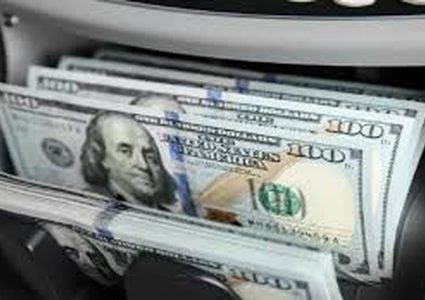 الدولار يتراجع وسط توقعات بخفض الفائدة الأمريكية