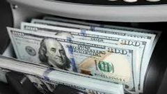 الدولار يتراجع وسط توقعات بخفض الفائدة الأمريكية