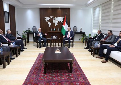 رئيس الوزراء يبحث تطوير واستقلال القضاء