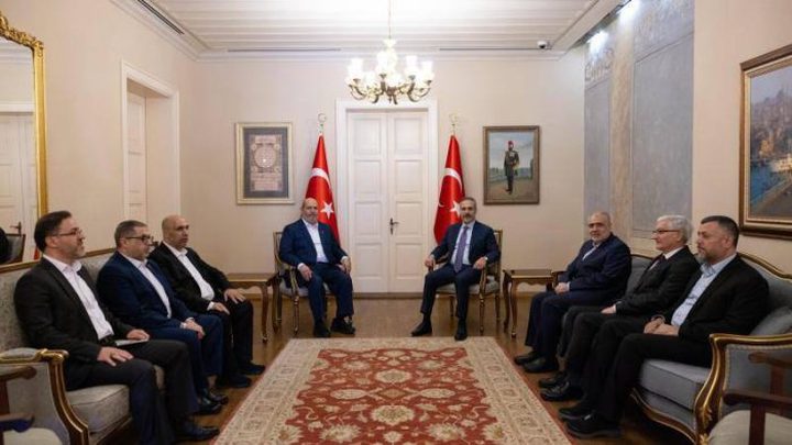 وفد قيادي من حماس يلتقي وزير الخارجية التركي في أنقرة لبحث اتفاق وقف إطلاق النار