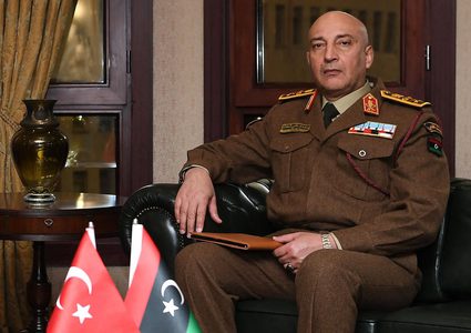 مصرع رئيس أركان الجيش الليبي و3 عسكريين في حادث سقوط طائرة