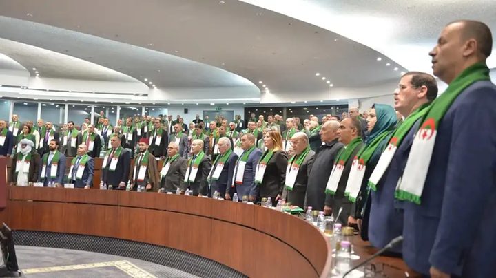 البرلمان الجزائري يصادق على قانون تجريم الاستعمار الفرنسي