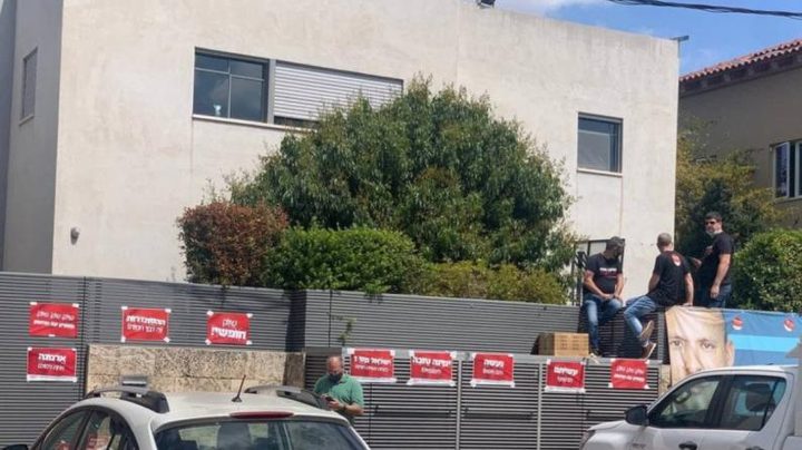 اعتقال "إسرائيلي" صوّر محيط منزل بينيت في مهام تجسسية لصالح إيران