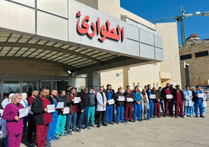 نقابة التمريض تنفذ وقفة احتجاجية في مستشفى النجاح لمطالبة الحكومة بصرف المستحقات