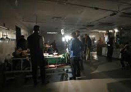 انقطاع الكهرباء عن مستشفى العودة في مخيم النصيرات بسبب نفاد الوقود