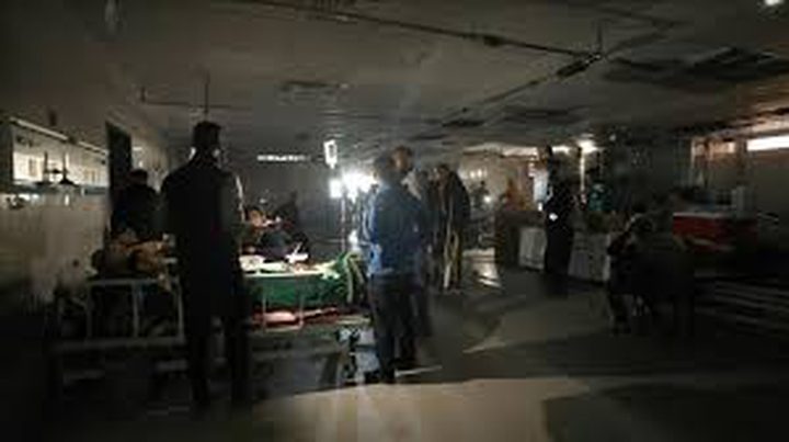 انقطاع الكهرباء عن مستشفى العودة في مخيم النصيرات بسبب نفاد الوقود