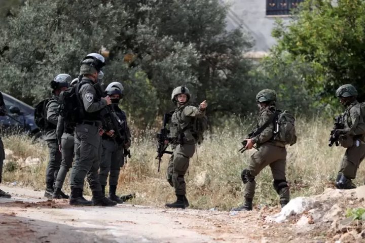 الهلال الأحمر: إصابة طفل برصاص الاحتلال شمال غرب القدس