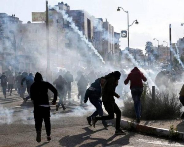 إصابات بالاختناق خلال مواجهات مع الاحتلال في بيتا جنوب نابلس