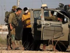 الاحتلال يعتقل أربعة مواطنين بينهم سيدتان من منطقة المالح