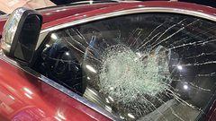 الاحتلال يحطم زجاج مركبات في دير دبوان شرق رام الله