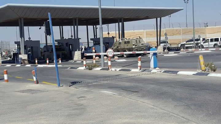 الاحتلال يغلق حاجز قلنديا شمال القدس المحتلة