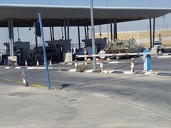 الاحتلال يغلق حاجز قلنديا شمال القدس المحتلة